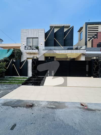 سینٹرل پارک ہاؤسنگ سکیم لاہور میں 5 کمروں کا 10 مرلہ مکان 3.7 کروڑ میں برائے فروخت۔