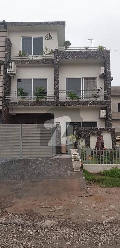 ڈی ۔ 12/1 ڈی ۔ 12,اسلام آباد میں 4 کمروں کا 4 مرلہ مکان 4.25 کروڑ میں برائے فروخت۔ ڈی ۔ 12/1 ڈی ۔ 12,اسلام آباد میں 4 کمروں کا 4 مرلہ مکان 4.25 کروڑ میں برائے فروخت۔