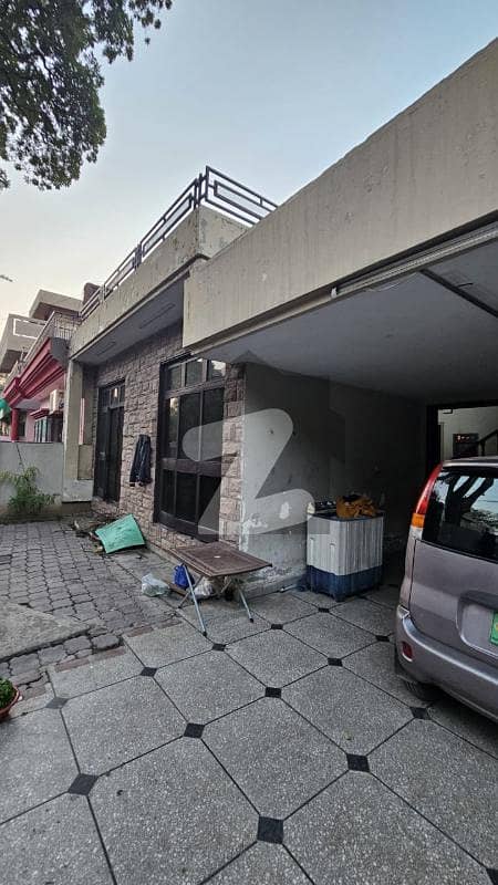 Outclass Location 3 Bedrooms House Outclass Location 3 Bedrooms House