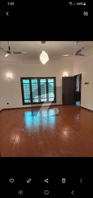 2000 Yards Bungalow For rent Commercial Use