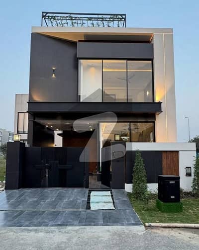 ڈی ایچ اے 9 ٹاؤن ڈیفنس (ڈی ایچ اے),لاہور میں 3 کمروں کا 5 مرلہ مکان 2.5 کروڑ میں برائے فروخت۔