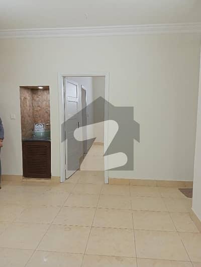 سوِل لائنز کراچی میں 3 کمروں کا 10 مرلہ فلیٹ 1.5 لاکھ میں کرایہ پر دستیاب ہے۔