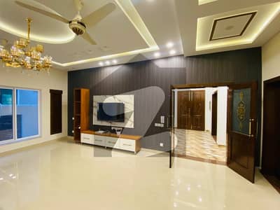 1 Kanal Brand New Upper Portion