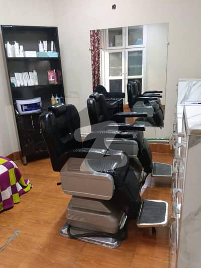 High Visibility Commercial Unit For Saloon Setup For Sale High Visibility Commercial Unit For Saloon Setup For Sale