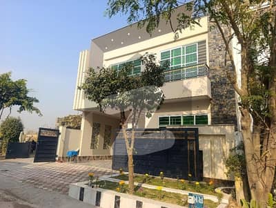 جناح گارڈنز فیز 1 جناح گارڈنز,ایف ای سی ایچ ایس,اسلام آباد میں 5 کمروں کا 8 مرلہ مکان 3.6 کروڑ میں برائے فروخت۔