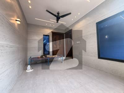 لیک سٹی میڈوز لاہور میں 3 کمروں کا 5 مرلہ مکان 2.6 کروڑ میں برائے فروخت۔