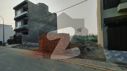 اتحاد ٹاؤن فیز ١ اتحاد ٹاؤن,رائیونڈ روڈ,لاہور میں 5 مرلہ رہائشی پلاٹ 1.37 کروڑ میں برائے فروخت۔ اتحاد ٹاؤن فیز ١ اتحاد ٹاؤن,رائیونڈ روڈ,لاہور میں 5 مرلہ رہائشی پلاٹ 1.37 کروڑ میں برائے فروخت۔