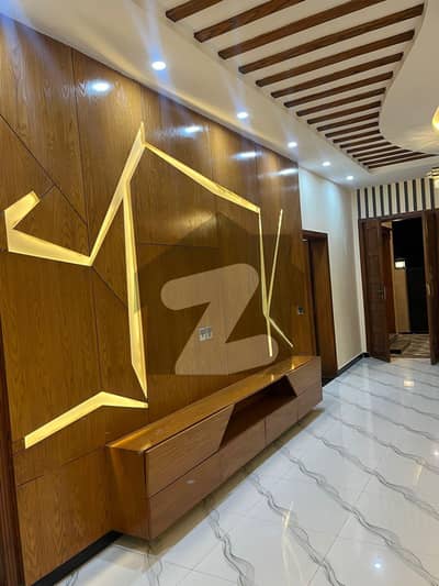 بی ۔ 17 اسلام آباد میں 5 کمروں کا 8 مرلہ مکان 3.2 کروڑ میں برائے فروخت۔