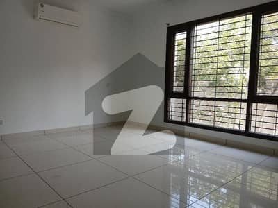 Luxurious 500-Yard Bungalow for Urgent Sale   Location: Khayaban-e-Abbasi, Phase 7