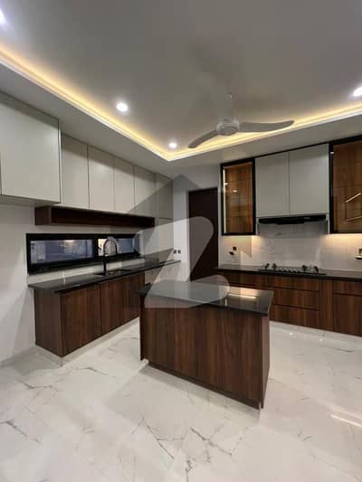 ڈی ایچ اے ڈیفینس فیز 2 ڈی ایچ اے ڈیفینس,اسلام آباد میں 6 کمروں کا 1 کنال مکان 2.95 لاکھ میں کرایہ پر دستیاب ہے۔