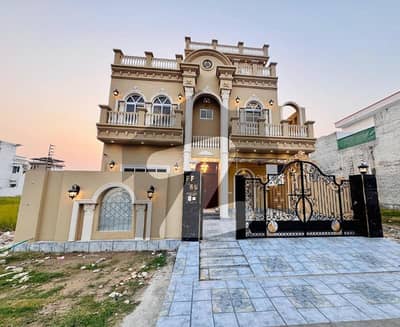 10 Marla Luxury Model Villa Available For Sale In Block FF Citi Housing Gujranwala
