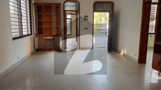 E11 3Story 9Bedroom 9bath 3kitchen 3 unit house Marbal flooring for invester price, E11 3Story 9Bedroom 9bath 3kitchen 3 unit house Marbal flooring for invester price,