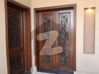 5 Marla Upper Or 2nd Portion With Gas Rent Out Facing Park