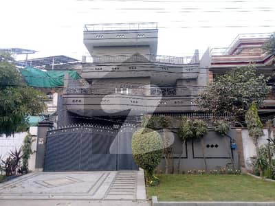 جوہر ٹاؤن فیز 2 جوہر ٹاؤن,لاہور میں 5 کمروں کا 12 مرلہ مکان 5.75 کروڑ میں برائے فروخت۔ جوہر ٹاؤن فیز 2 جوہر ٹاؤن,لاہور میں 5 کمروں کا 12 مرلہ مکان 5.75 کروڑ میں برائے فروخت۔