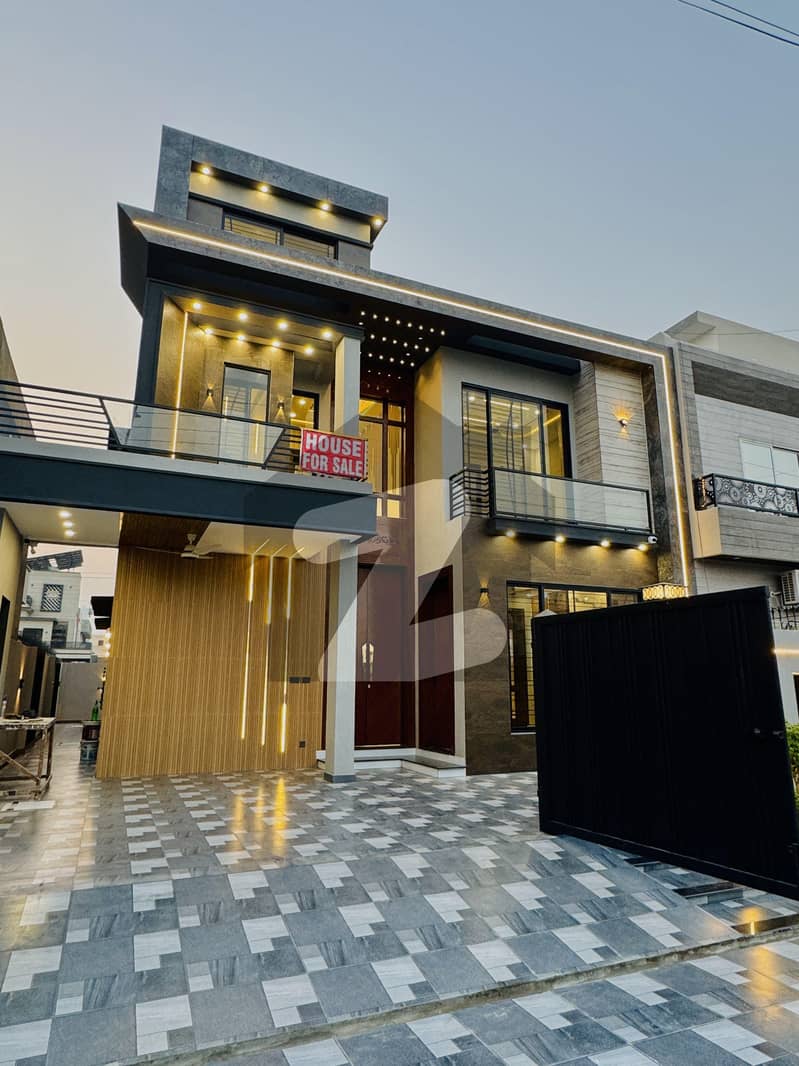 سینٹرل پارک ہاؤسنگ سکیم لاہور میں 6 کمروں کا 10 مرلہ مکان 4.1 کروڑ میں برائے فروخت۔ سینٹرل پارک ہاؤسنگ سکیم لاہور میں 6 کمروں کا 10 مرلہ مکان 4.1 کروڑ میں برائے فروخت۔