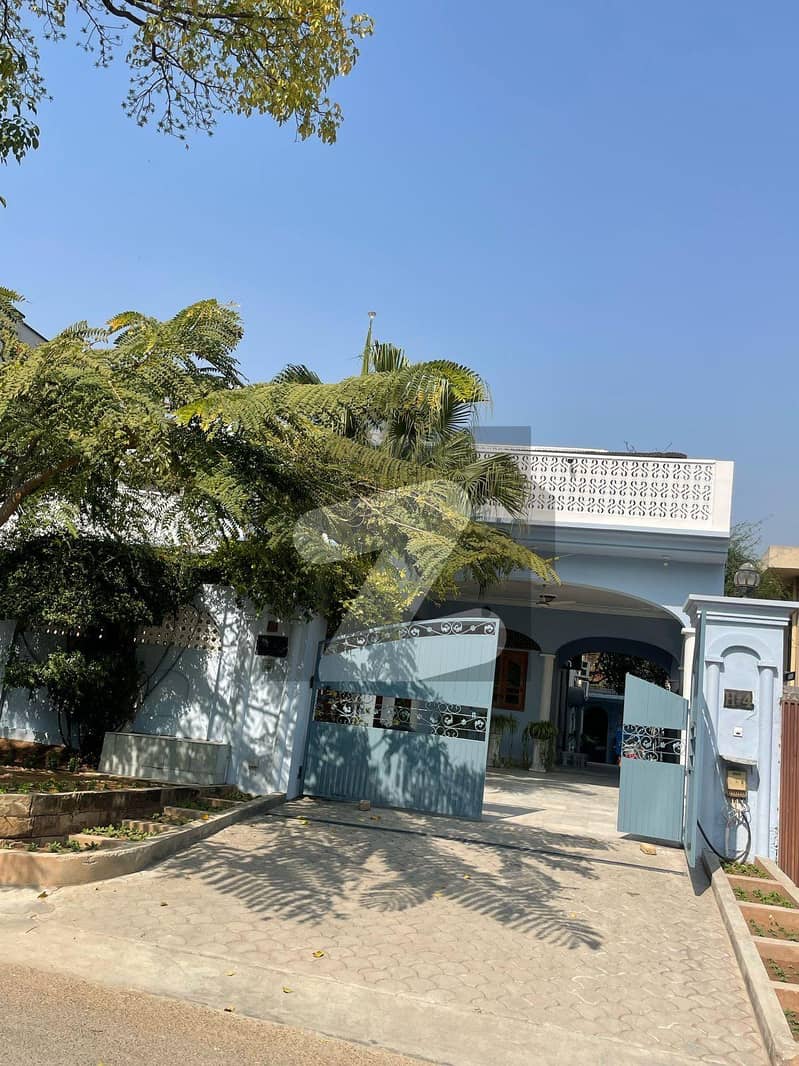 F-7 667 yards 4 Bed room house main location