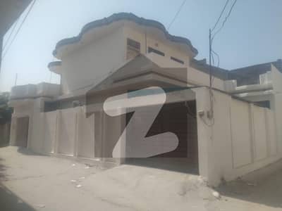 Corner 10 Marla House In Khanewal Road Best Option