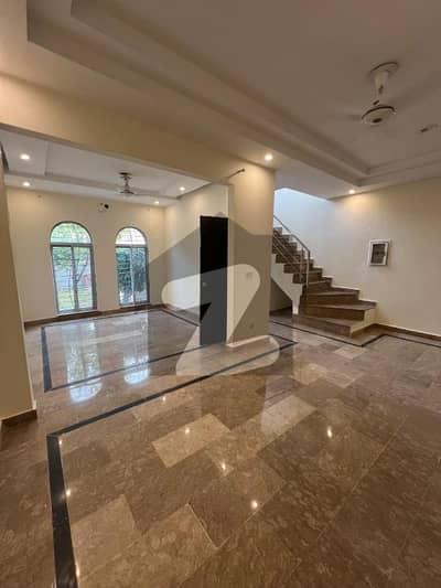 پیراگون سٹی لاہور میں 3 کمروں کا 5 مرلہ مکان 2.5 کروڑ میں برائے فروخت۔