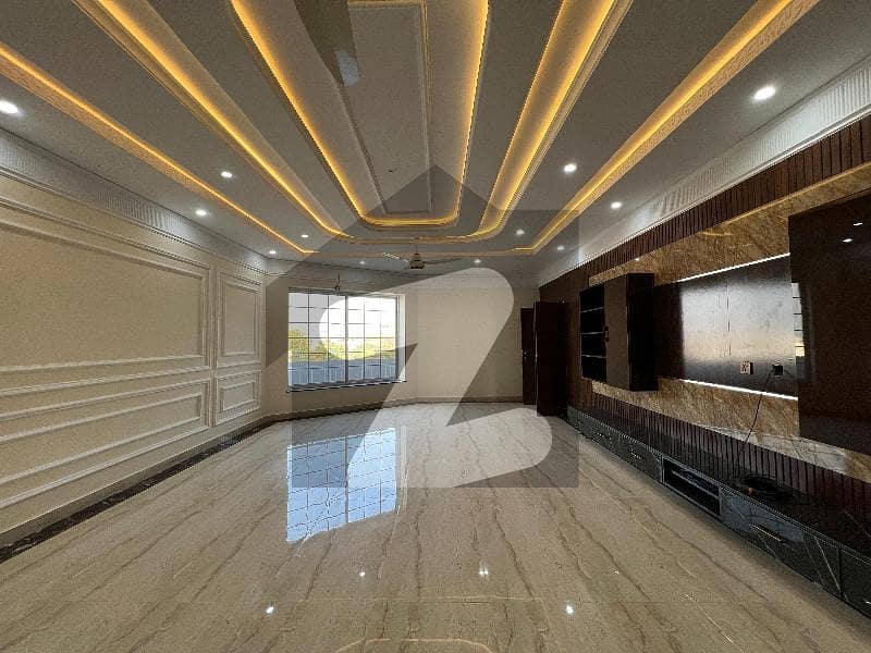 ڈی ایچ اے ڈیفینس فیز 2 ڈی ایچ اے ڈیفینس,اسلام آباد میں 9 کمروں کا 1 کنال مکان 16.5 کروڑ میں برائے فروخت۔