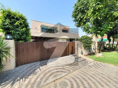 Well Maintained One Kanal Renovated Beautiful Bungalow Near Big Park Posh Area