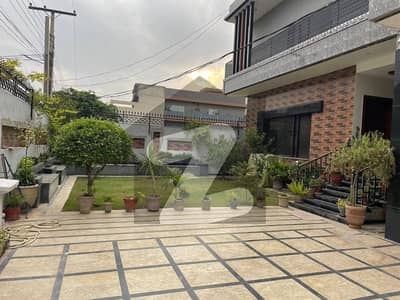 حیات آباد فیز 7 - ای4 حیات آباد فیز 7,حیات آباد,پشاور میں 4 کمروں کا 1 کنال مکان 1.15 لاکھ میں کرایہ پر دستیاب ہے۔