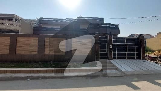 حیات آباد پشاور میں 8 کمروں کا 1 کنال مکان 9.2 کروڑ میں برائے فروخت۔