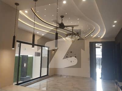 سینٹرل پارک ہاؤسنگ سکیم لاہور میں 5 کمروں کا 10 مرلہ مکان 1.2 لاکھ میں کرایہ پر دستیاب ہے۔