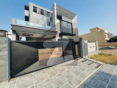 سینٹرل پارک ہاؤسنگ سکیم لاہور میں 5 کمروں کا 10 مرلہ مکان 3.75 کروڑ میں برائے فروخت۔