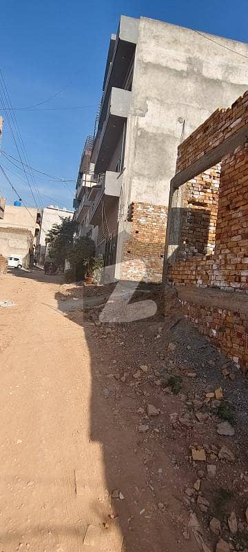 ایچ ۔ 13 اسلام آباد میں 3 کمروں کا 6 مرلہ مکان 1.3 کروڑ میں برائے فروخت۔