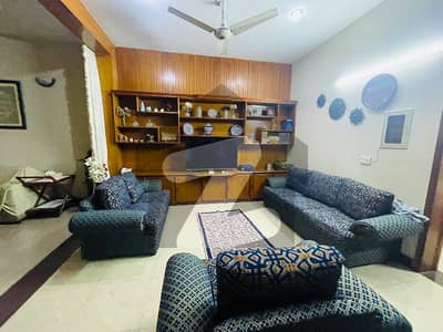 جوہر ٹاؤن فیز 1 جوہر ٹاؤن,لاہور میں 3 کمروں کا 5 مرلہ مکان 2.6 کروڑ میں برائے فروخت۔