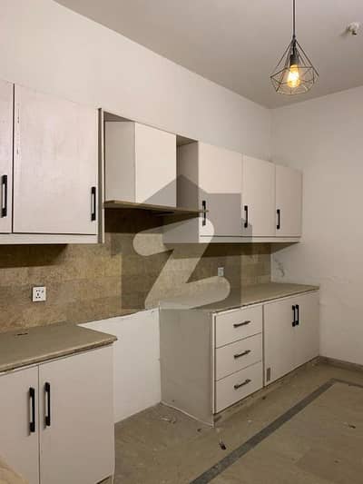 جوہر ٹاؤن فیز 1 جوہر ٹاؤن,لاہور میں 4 کمروں کا 5 مرلہ مکان 2.4 کروڑ میں برائے فروخت۔