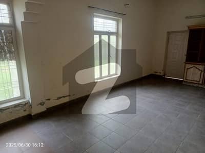 لاہورمیڈیکل ہاؤسنگ سکیم فیز 1 لاہور میڈیکل ہاؤسنگ سوسائٹی,لاہور میں 3 کمروں کا 2 کنال مکان 1.5 لاکھ میں کرایہ پر دستیاب ہے۔