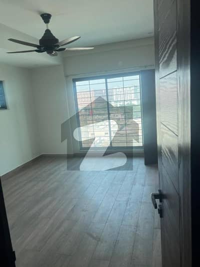 عسکری 10 عسکری,لاہور میں 4 کمروں کا 12 مرلہ فلیٹ 4.2 کروڑ میں برائے فروخت۔