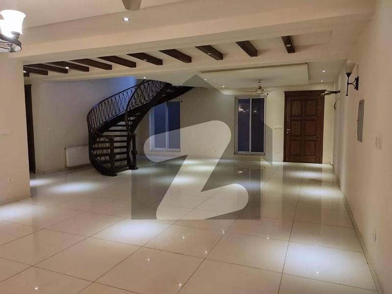 In F-7/1, Islamabad | Area: 1 Kanal | Separate Entrance In F-7/1, Islamabad | Area: 1 Kanal | Separate Entrance