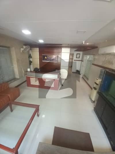 شادمان لاہور میں 4 کمروں کا 1 کنال مکان 4.3 لاکھ میں کرایہ پر دستیاب ہے۔