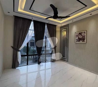 بحریہ ٹاؤن سیکٹر سی بحریہ ٹاؤن,لاہور میں 5 کمروں کا 1 کنال مکان 8.0 کروڑ میں برائے فروخت۔