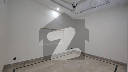 میسن روڈ لاہور میں 1 کمرے کا 3 مرلہ زیریں پورشن 38.0 ہزار میں کرایہ پر دستیاب ہے۔