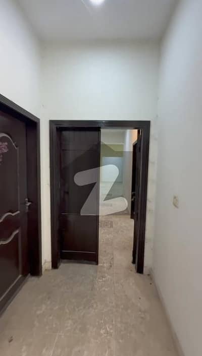 عسکری 11 عسکری,لاہور میں 3 کمروں کا 10 مرلہ فلیٹ 1.25 لاکھ میں کرایہ پر دستیاب ہے۔