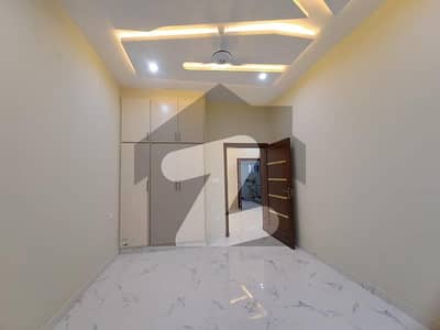 ایچ ۔ 13 اسلام آباد میں 5 کمروں کا 5 مرلہ مکان 2.4 کروڑ میں برائے فروخت۔