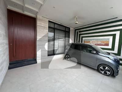 ڈیوائن انکلیو کینال روڈ,فیصل آباد میں 4 کمروں کا 6 مرلہ مکان 3.7 کروڑ میں برائے فروخت۔