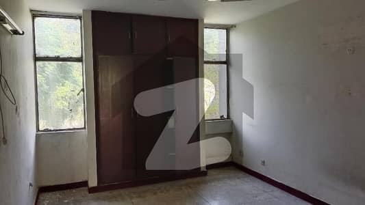 Askari 1 simple flat available for sale