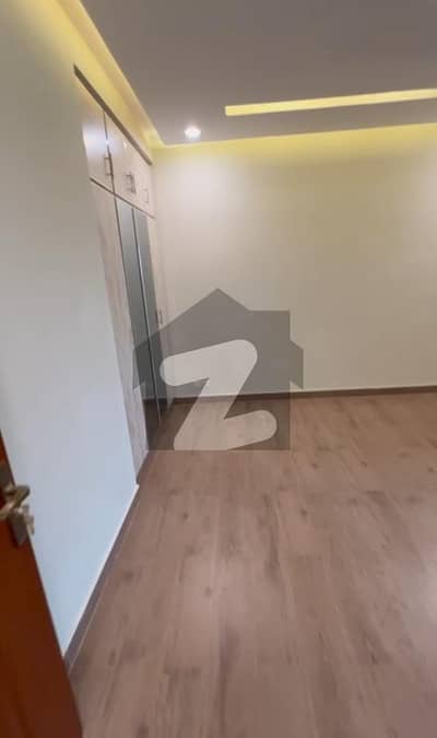 عسکری 11 - سیکٹر ڈی عسکری 11,عسکری,لاہور میں 3 کمروں کا 10 مرلہ فلیٹ 1.65 لاکھ میں کرایہ پر دستیاب ہے۔