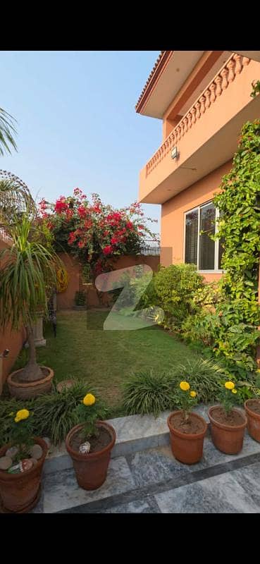 1 Kanal Corner House With 16 Marla Lawn . 1 Kanal Corner House With 16 Marla Lawn .