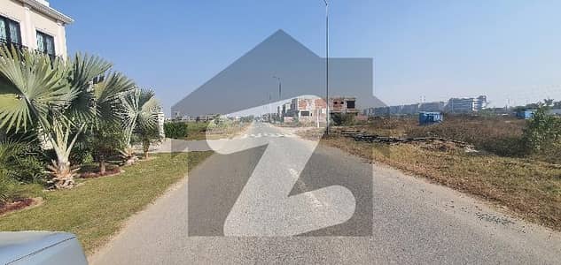 ڈی ایچ اے فیز 7 - بلاک وائے فیز 7,ڈیفنس (ڈی ایچ اے),لاہور میں 1 کنال رہائشی پلاٹ 3.3 کروڑ میں برائے فروخت۔ ڈی ایچ اے فیز 7 - بلاک وائے فیز 7,ڈیفنس (ڈی ایچ اے),لاہور میں 1 کنال رہائشی پلاٹ 3.3 کروڑ میں برائے فروخت۔