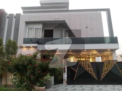 Looking For A House In DC Colony - Chenab Block Looking For A House In DC Colony - Chenab Block
