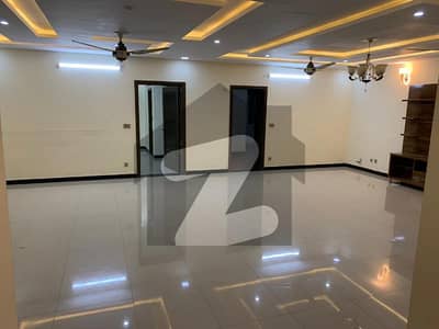 10 Marla Lavish House For Rent With Gas