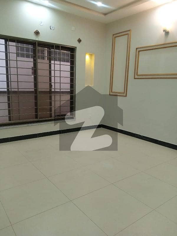 BEAUTIFUL LOCATION GROUND PORTION FOR RENT