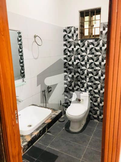 BEAUTIFUL LOCATION UPPER PORTION FOR RENT