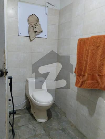 عامل کالونی کراچی میں 4 کمروں کا 8 مرلہ فلیٹ 1.2 لاکھ میں کرایہ پر دستیاب ہے۔