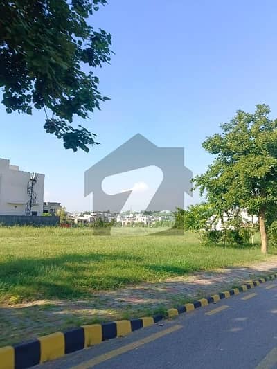 ٹاپ سٹی 1 - بلاک بی ٹاپ سٹی 1,اسلام آباد میں 1 کنال رہائشی پلاٹ 3.1 کروڑ میں برائے فروخت۔